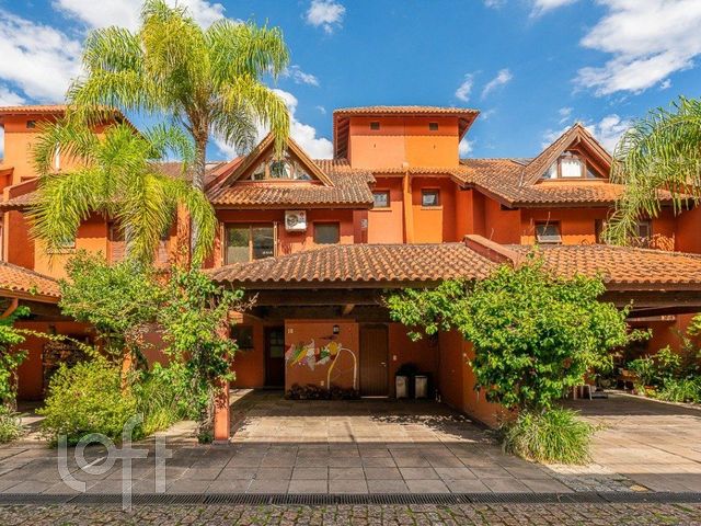 Casa em Condomínio com 329m², 4 dormitórios, 2 suítes, 3 vagas, Três Figueiras em Porto Alegre