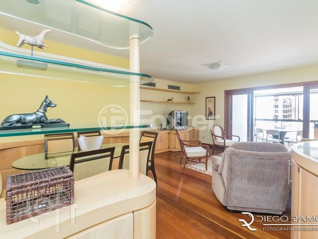 Apartamento com 138m², 3 dormitórios, 1 suíte, 2 vagas, Bela Vista em Porto Alegre