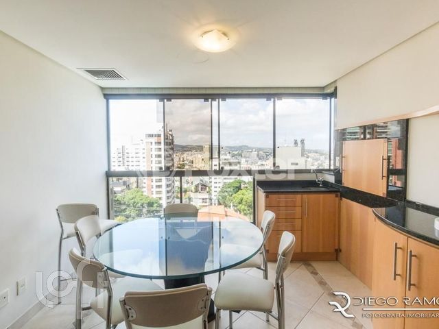 Apartamento com 138m², 3 dormitórios, 1 suíte, 2 vagas, Bela Vista em Porto Alegre