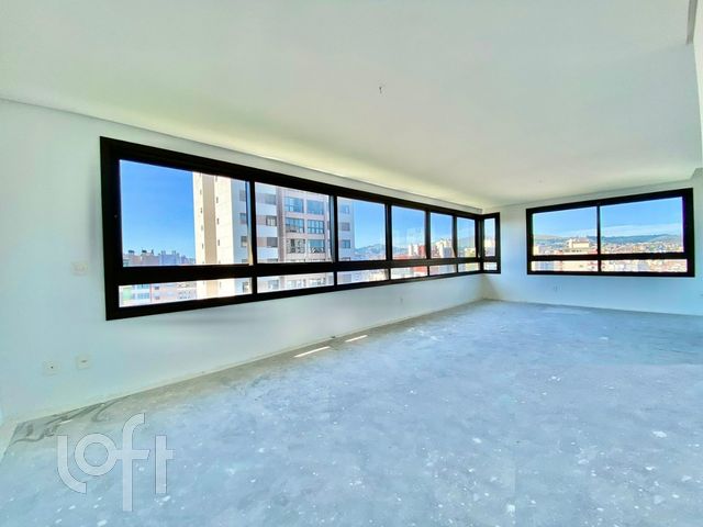 Apartamento com 125m², 3 dormitórios, 2 suítes, 3 vagas, Petrópolis em Porto Alegre