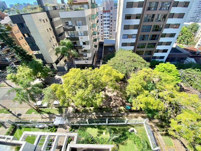Apartamento com 125m², 3 dormitórios, 2 suítes, 3 vagas, Petrópolis em Porto Alegre