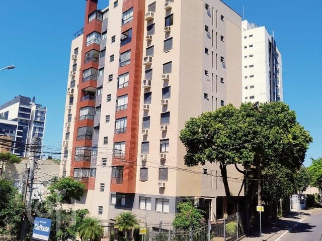 Apartamento com 76m², 2 dormitórios, 1 suíte, 1 vaga, Rio Branco em Porto Alegre