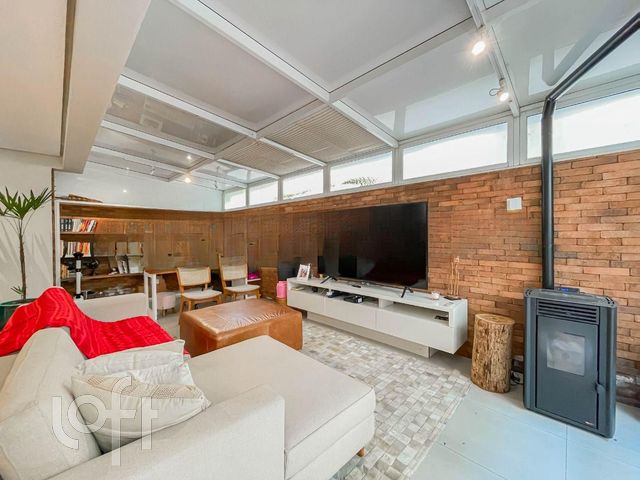 Apartamento com 121m², 2 dormitórios, 1 suíte, 1 vaga, Rio Branco em Porto Alegre