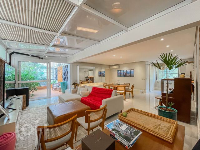 Apartamento com 121m², 2 dormitórios, 1 suíte, 1 vaga, Rio Branco em Porto Alegre