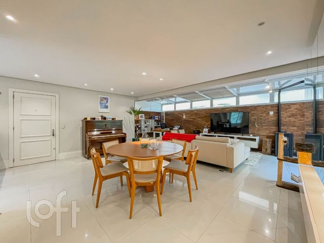 Apartamento com 121m², 2 dormitórios, 1 suíte, 1 vaga, Rio Branco em Porto Alegre