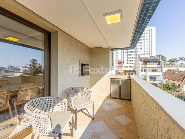 Apartamento com 96m², 3 dormitórios, 1 suíte, 2 vagas, Rio Branco em Porto Alegre