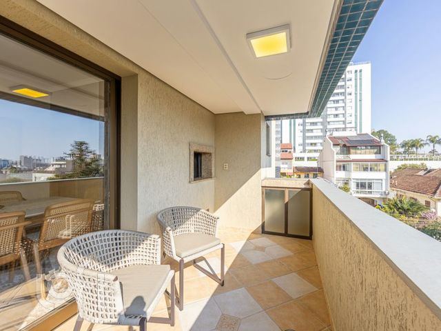 Apartamento com 96m², 3 dormitórios, 1 suíte, 2 vagas, Rio Branco em Porto Alegre