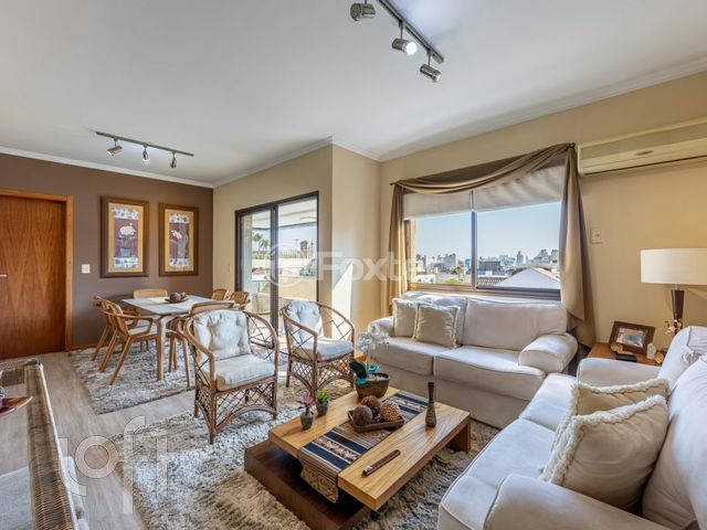 Apartamento com 96m², 3 dormitórios, 1 suíte, 2 vagas, Rio Branco em Porto Alegre