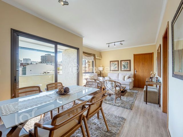 Apartamento com 96m², 3 dormitórios, 1 suíte, 2 vagas, Rio Branco em Porto Alegre