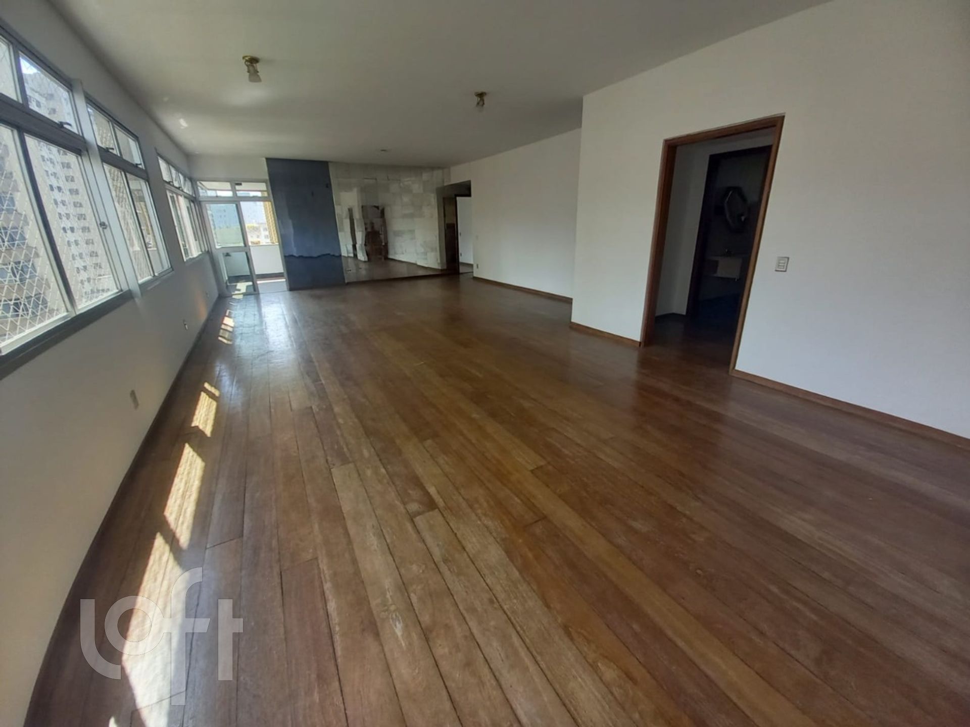 Apartamento à venda com 4 quartos, 300m² - Foto 1