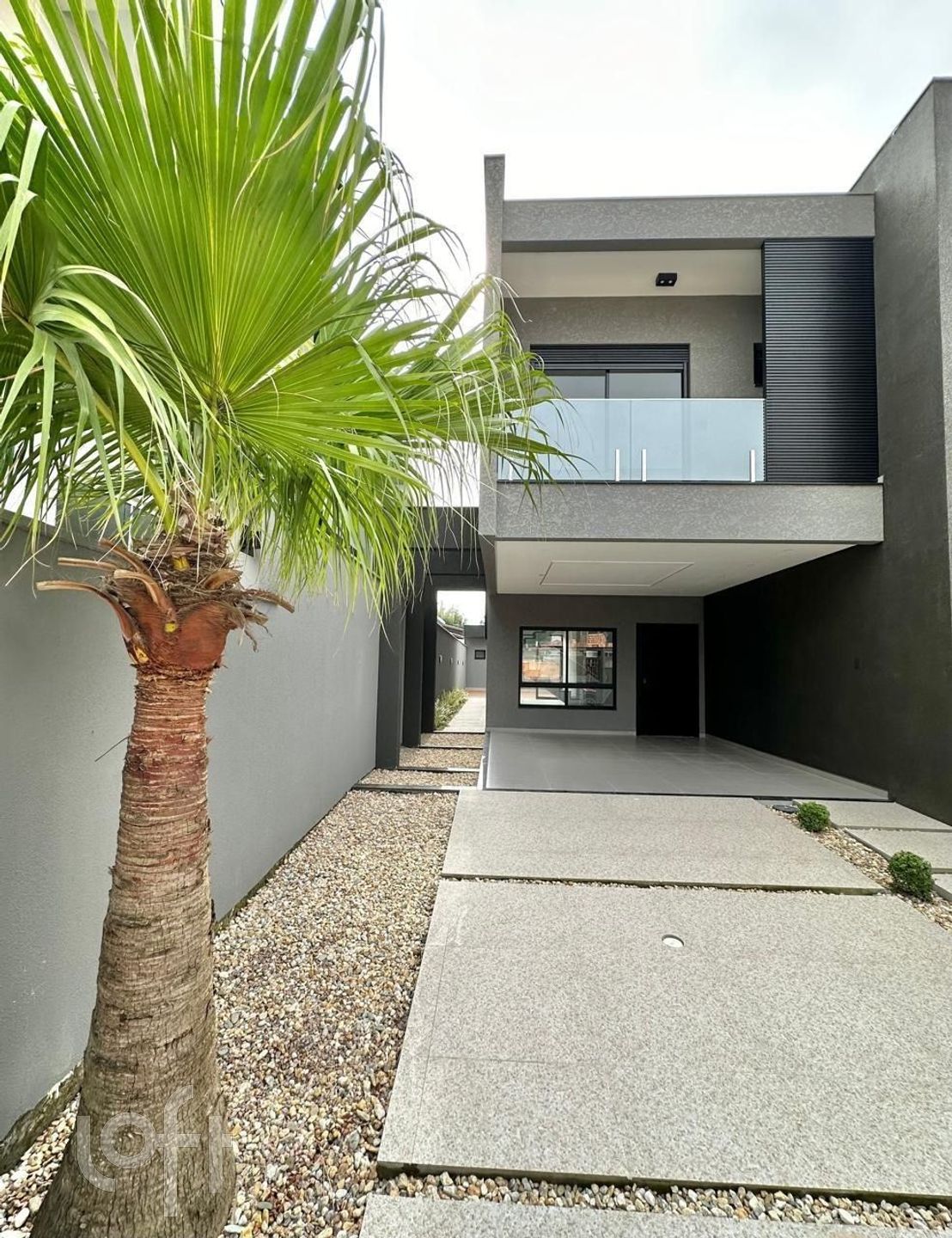 Casa à venda em Ingleses com 165 m², 3 quartos, 3 suítes, 4 vagas