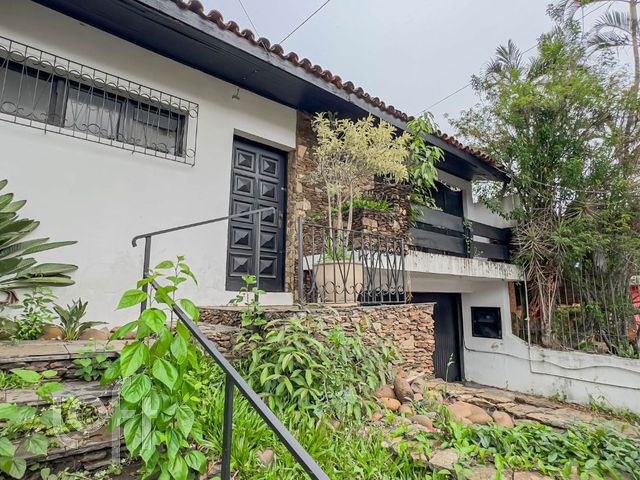 Casa com 360m², 4 dormitórios, 4 suítes, 4 vagas, Três Figueiras em Porto Alegre