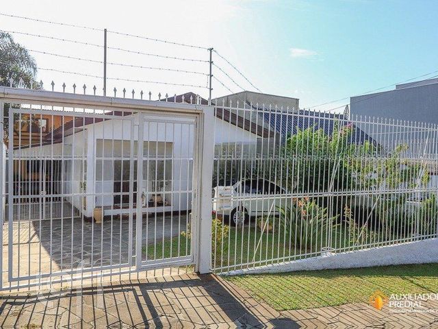 Casa com 209m², 2 dormitórios, 2 vagas, Chácara das Pedras em Porto Alegre