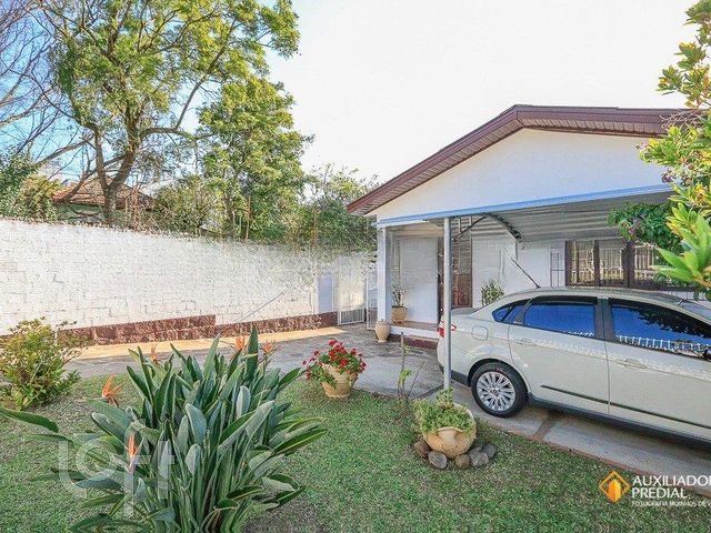 Casa com 209m², 2 dormitórios, 2 vagas, Chácara das Pedras em Porto Alegre