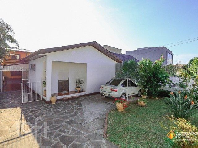 Casa com 209m², 2 dormitórios, 2 vagas, Chácara das Pedras em Porto Alegre