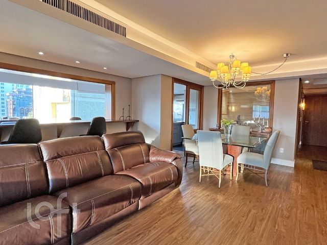 Apartamento com 186m², 3 dormitórios, 3 suítes, 2 vagas, Petrópolis em Porto Alegre