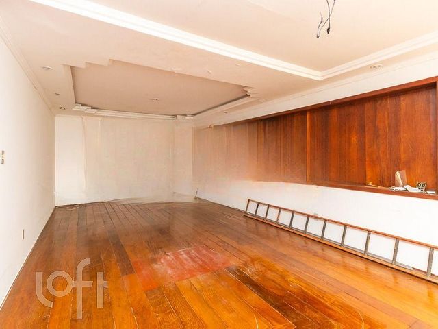 Casa com 254m², 4 dormitórios, 1 suíte, 2 vagas, Petrópolis em Porto Alegre