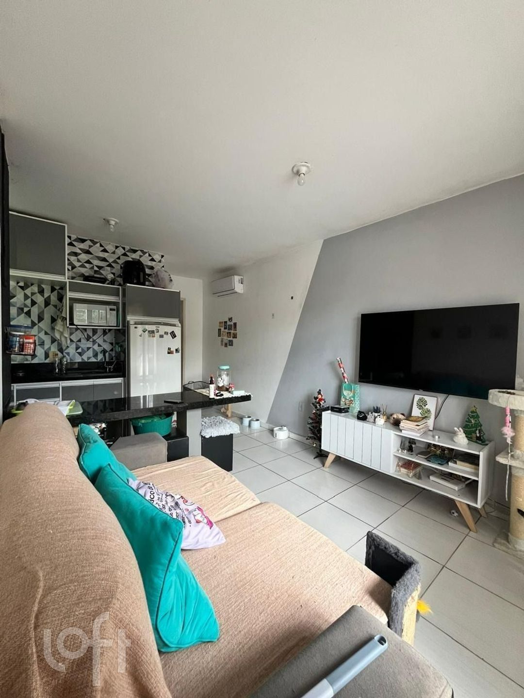 BROGNOLI VENDE- Apartamento no Centro dos Ingleses junto ao comércio principal