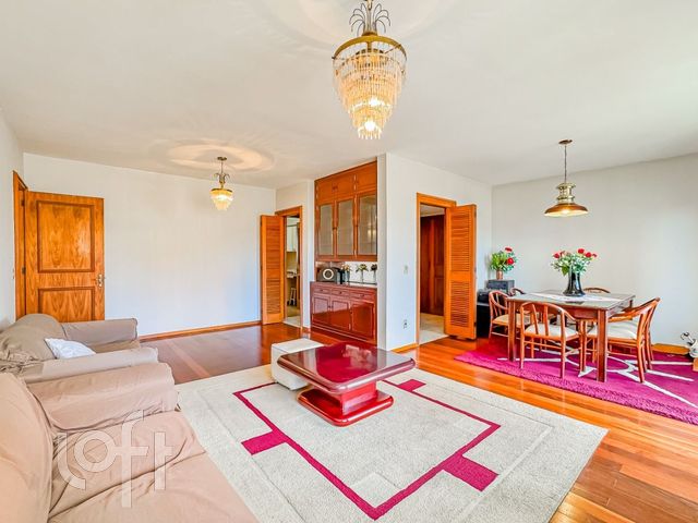 Apartamento com 135m², 3 dormitórios, 1 suíte, 1 vaga, Auxiliadora em Porto Alegre