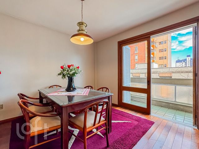 Apartamento com 135m², 3 dormitórios, 1 suíte, 1 vaga, Auxiliadora em Porto Alegre