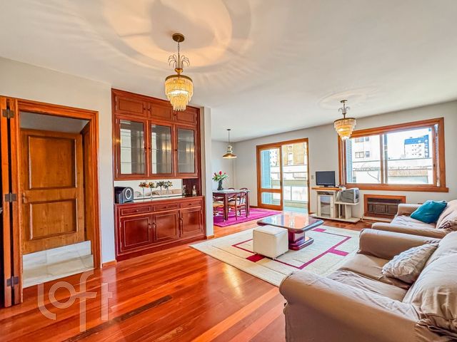 Apartamento com 135m², 3 dormitórios, 1 suíte, 1 vaga, Auxiliadora em Porto Alegre