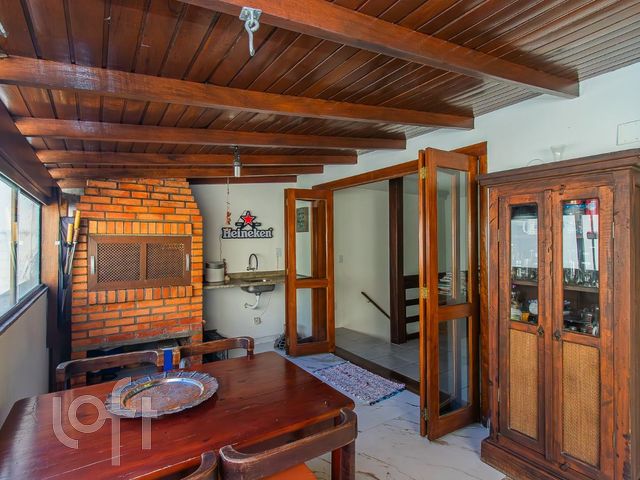 Apartamento com 174m², 4 dormitórios, 1 suíte, 2 vagas, Jardim Botânico em Porto Alegre