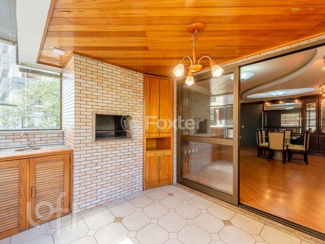 Apartamento com 118m², 3 dormitórios, 1 suíte, 2 vagas, Petrópolis em Porto Alegre