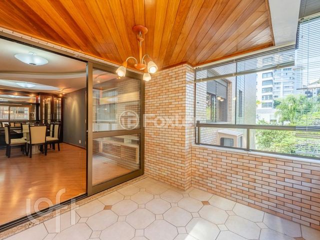 Apartamento com 118m², 3 dormitórios, 1 suíte, 2 vagas, Petrópolis em Porto Alegre