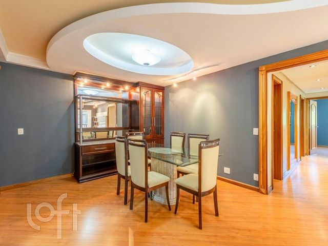 Apartamento com 118m², 3 dormitórios, 1 suíte, 2 vagas, Petrópolis em Porto Alegre