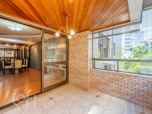 Apartamento com 118m², 3 dormitórios, 1 suíte, 2 vagas, Petrópolis em Porto Alegre