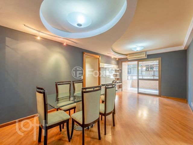 Apartamento com 118m², 3 dormitórios, 1 suíte, 2 vagas, Petrópolis em Porto Alegre