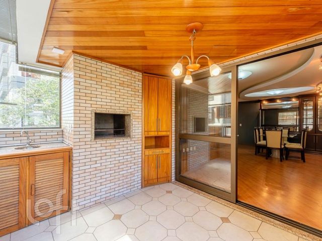 Apartamento com 118m², 3 dormitórios, 1 suíte, 2 vagas, Petrópolis em Porto Alegre