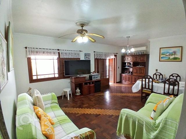 Casa com 286m², 3 dormitórios, 1 suíte, 2 vagas, São João em Porto Alegre