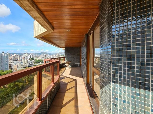 Apartamento com 275m², 4 dormitórios, 1 suíte, 2 vagas, Bela Vista em Porto Alegre