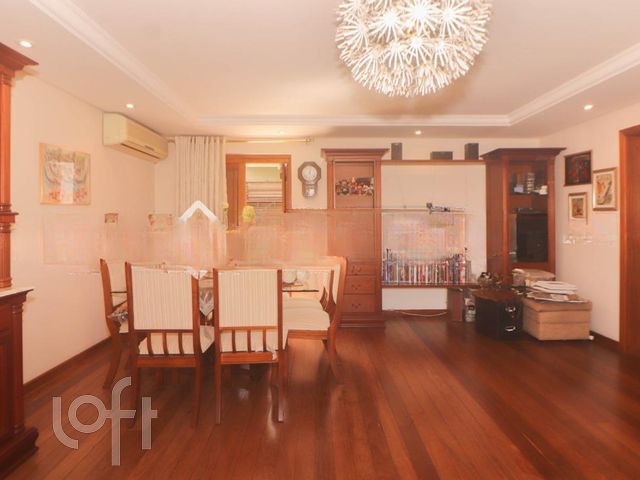 Casa com 283m², 3 dormitórios, 1 suíte, 4 vagas, Chácara das Pedras em Porto Alegre