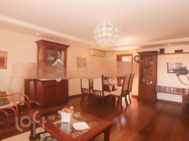 Casa com 283m², 3 dormitórios, 1 suíte, 4 vagas, Chácara das Pedras em Porto Alegre