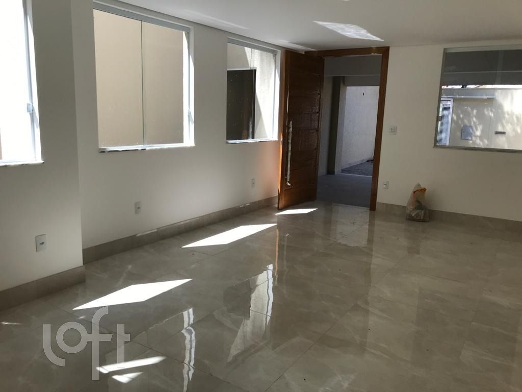 Casa à venda com 4 quartos, 185m² - Foto 2