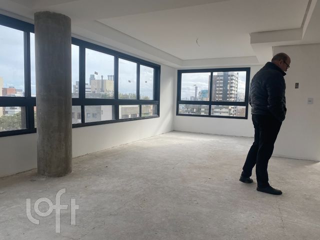 Apartamento com 131m², 3 dormitórios, 3 suítes, 3 vagas, Petrópolis em Porto Alegre
