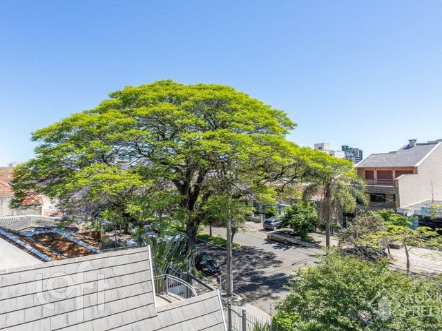 Casa em Condomínio com 231m², 3 dormitórios, 1 suíte, 3 vagas, São João em Porto Alegre