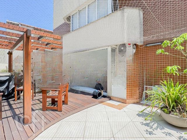 Apartamento com 111m², 2 dormitórios, 1 suíte, 2 vagas, Petrópolis em Porto Alegre
