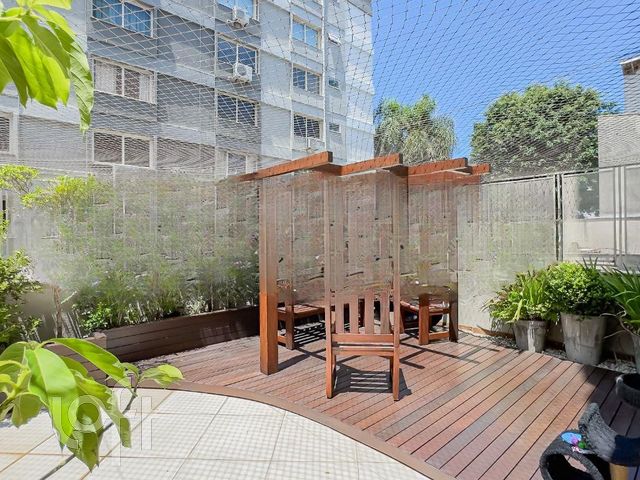 Apartamento com 111m², 2 dormitórios, 1 suíte, 2 vagas, Petrópolis em Porto Alegre