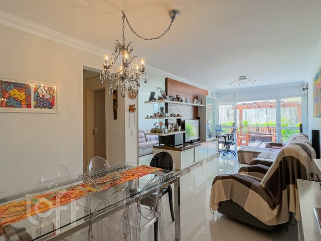 Apartamento com 111m², 2 dormitórios, 1 suíte, 2 vagas, Petrópolis em Porto Alegre