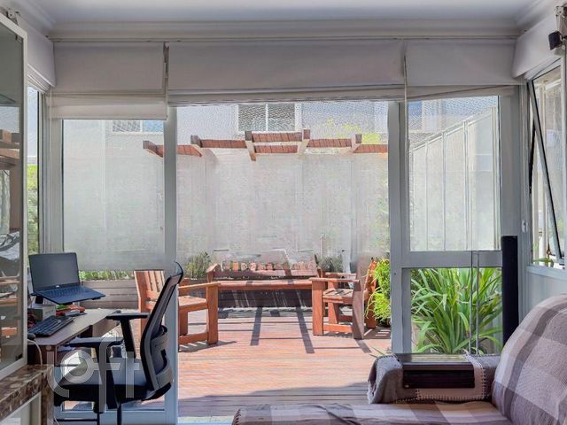 Apartamento com 111m², 2 dormitórios, 1 suíte, 2 vagas, Petrópolis em Porto Alegre