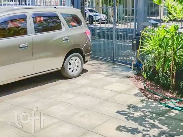 Casa com 216m², 3 dormitórios, 1 suíte, Petrópolis em Porto Alegre