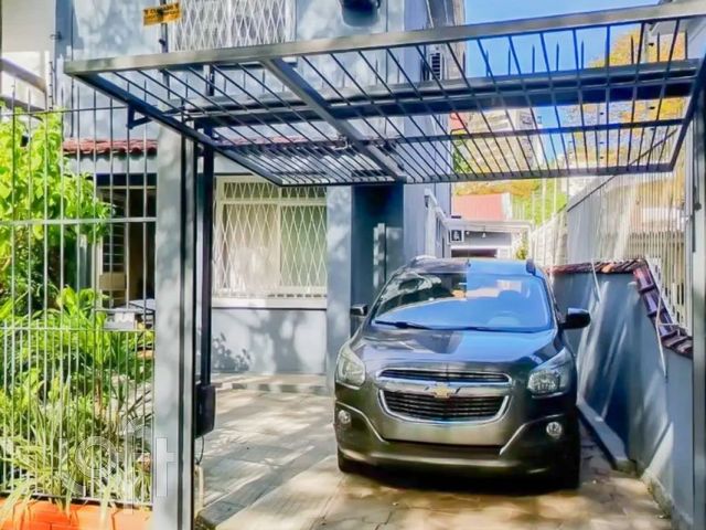 Casa com 216m², 3 dormitórios, 1 suíte, Petrópolis em Porto Alegre