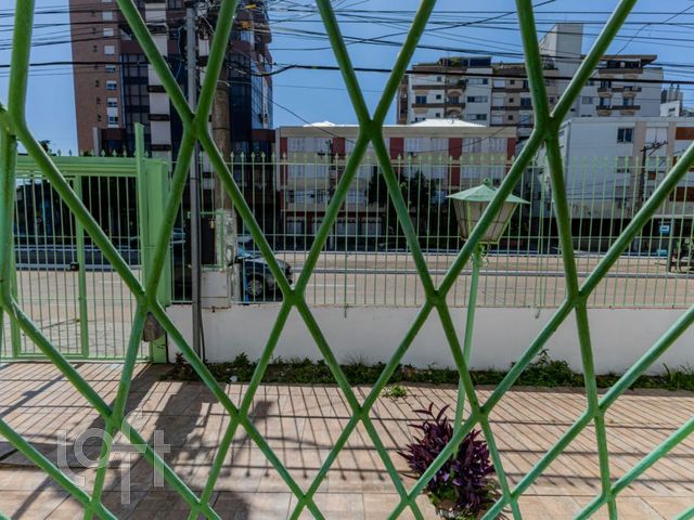 Casa com 97m², 3 dormitórios, 3 vagas, Menino Deus em Porto Alegre