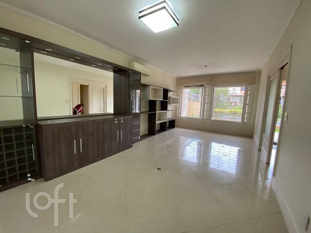 Casa com 265m², 4 dormitórios, 2 suítes, 2 vagas, Chácara das Pedras em Porto Alegre