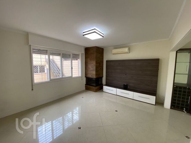 Casa com 265m², 4 dormitórios, 2 suítes, 2 vagas, Chácara das Pedras em Porto Alegre