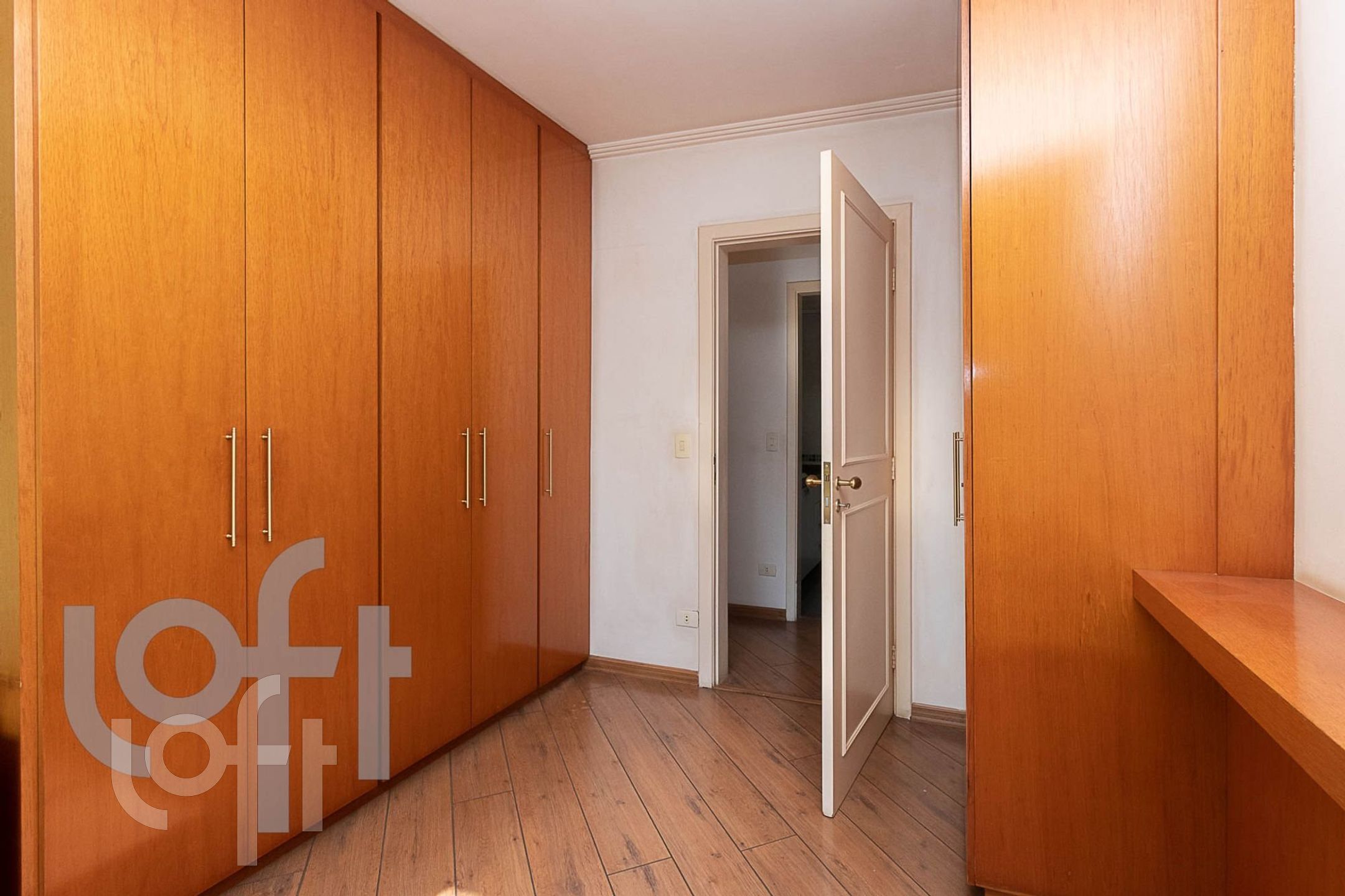 Apartamento à venda com 3 quartos, 182m² - Foto 2