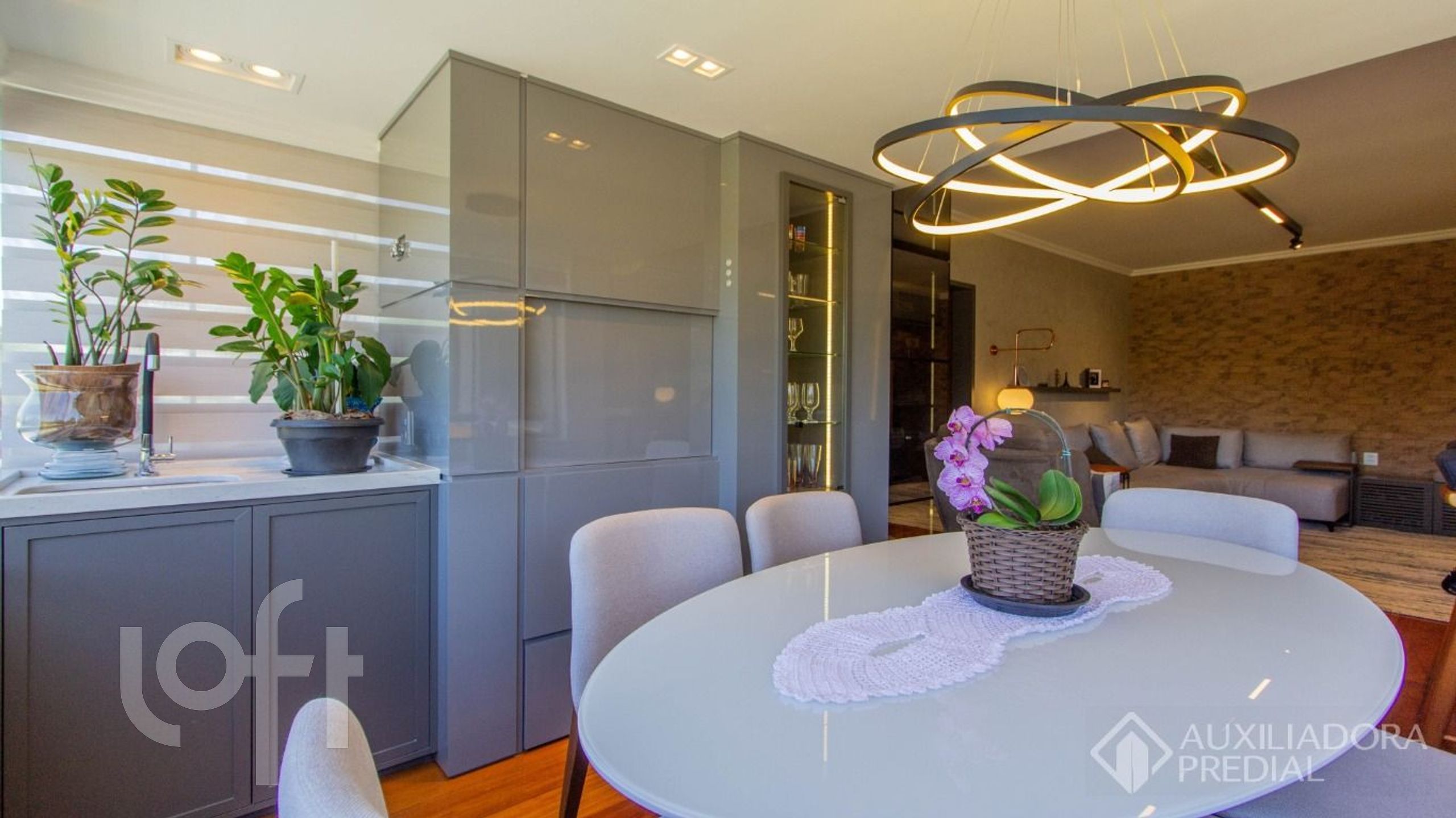 Apartamento com 78m², 2 dormitórios, 1 suíte, 1 vaga, Santa Cecília em Porto Alegre